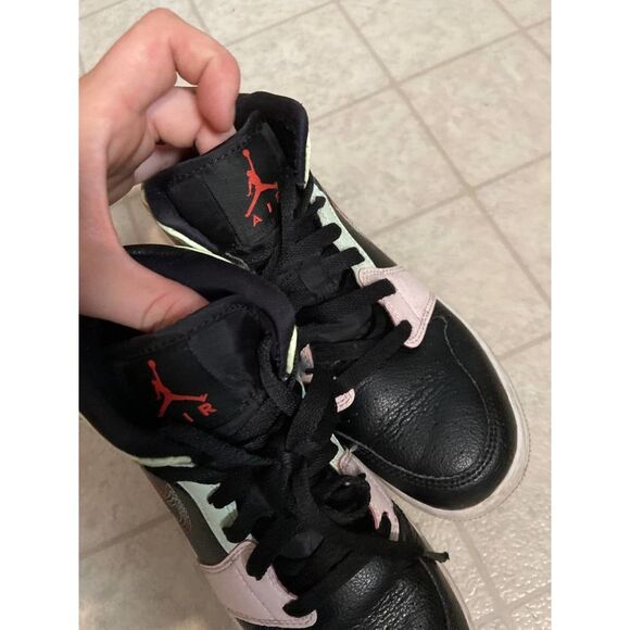 Nike Air‎ Jordan 1 Mid SE GS Glow In The Dark AV5174-076 Size 4.5Y - Picture 5 of 7